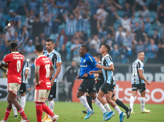 Amorim Podporco on X: Allianz Parque quase pronto para a final do Paulista.  Palco foi coberto por um pano verde.  / X