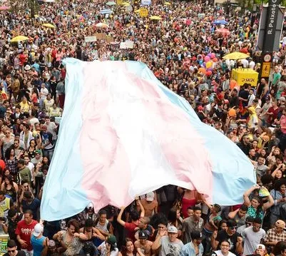 Homem tentava uma vaga de frentista