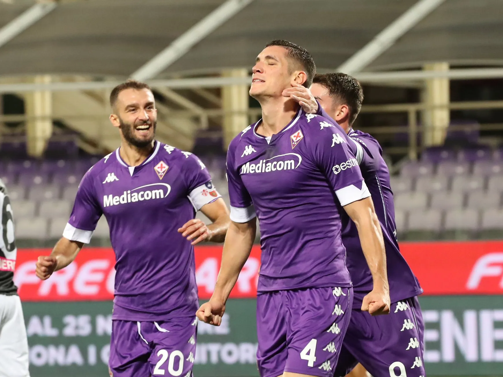 Jogadores comemoram gol da Fiorentina contra a Udinese