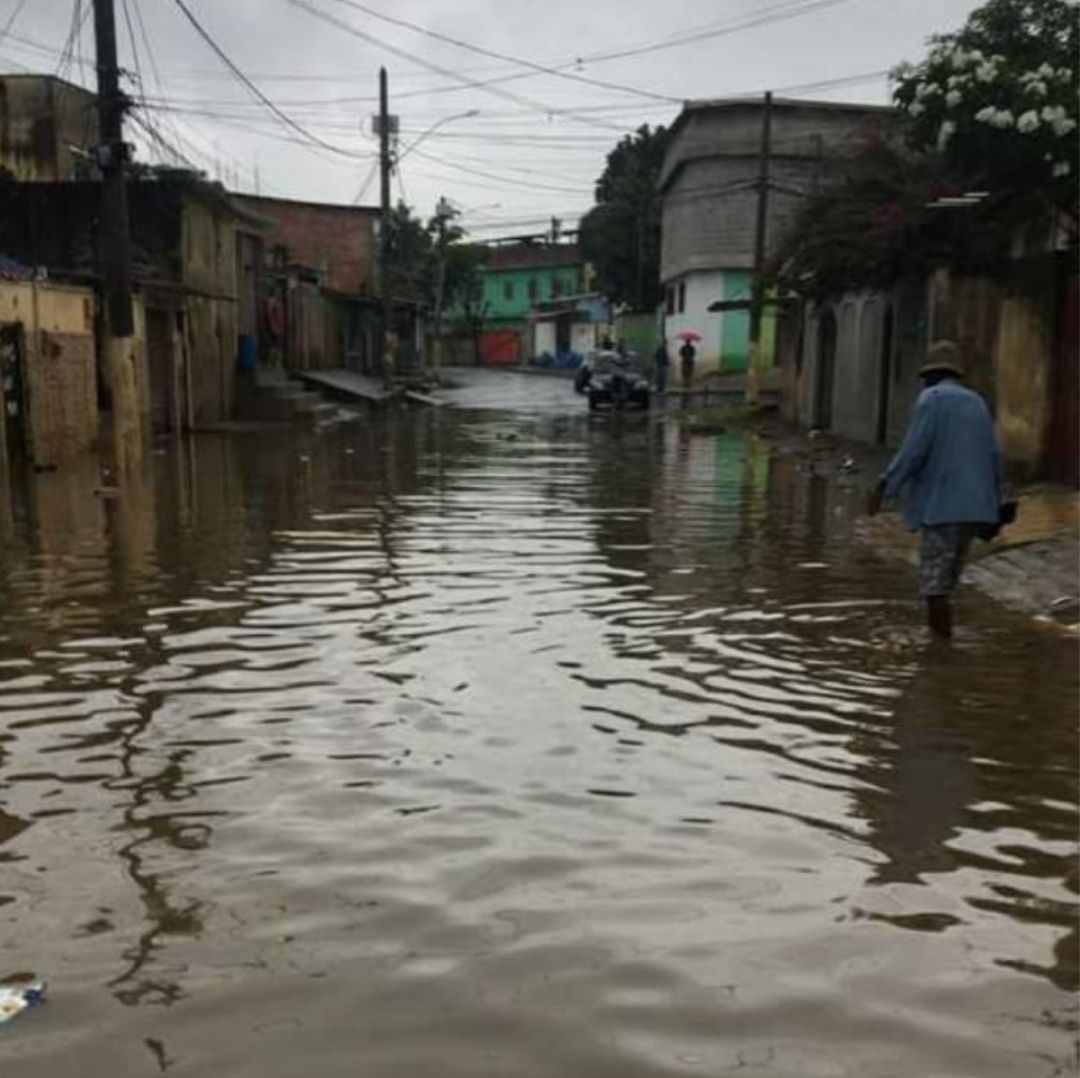 A previsão do Centro de Operações Rio para o domingo é de chuva fraca e isolada Reprodução