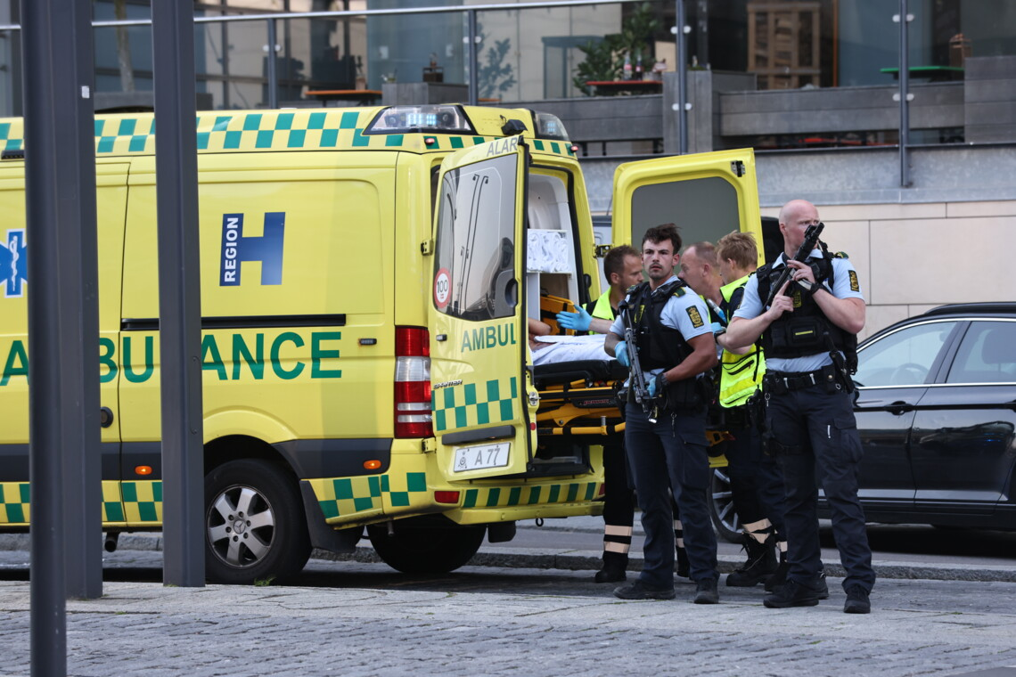 Polícia retira feridos de centro comercial em Copenhague