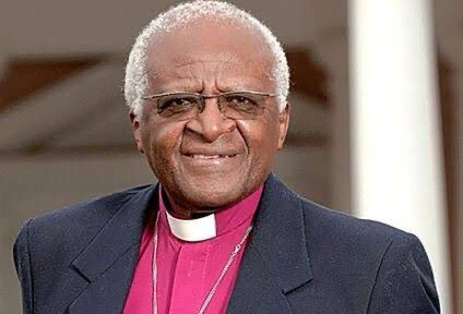 Morre o arcebispo Desmond Tutu, vencedor do Nobel da Paz