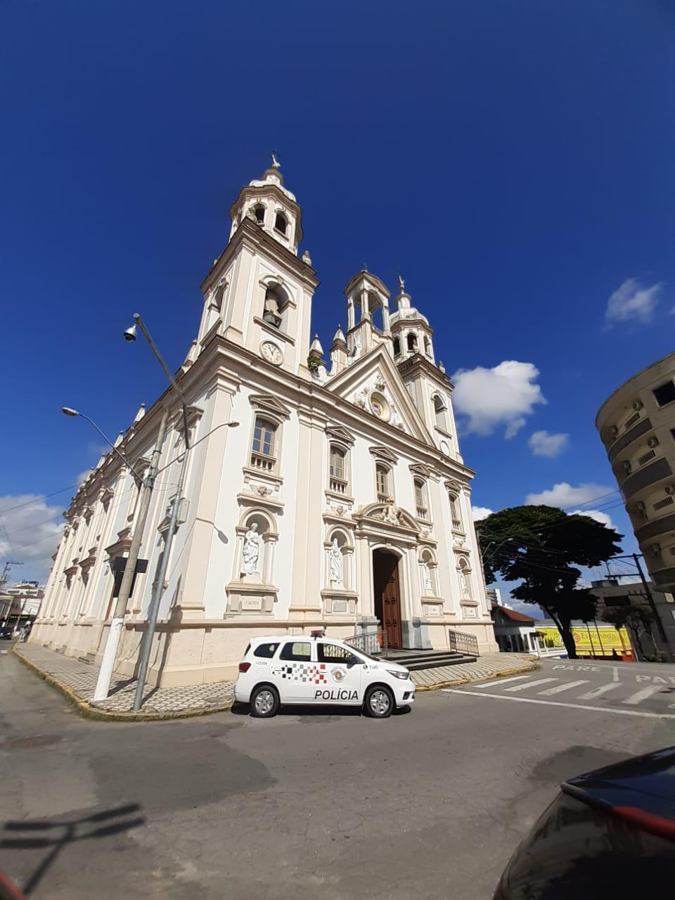 Polícia prende criminoso e apreende adolescente por roubo Divulgação/ Polícia Militar