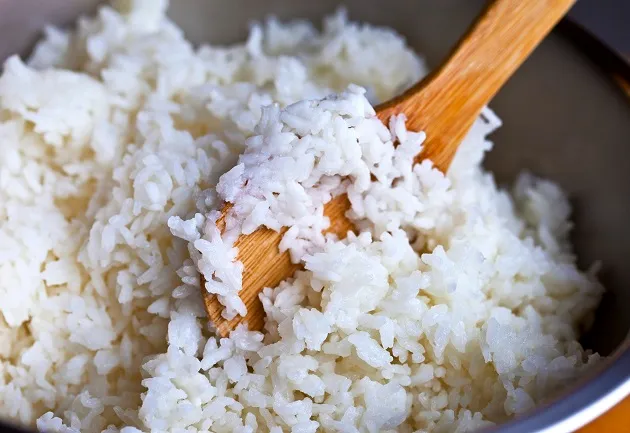 O arroz é formado por três partes básicas: a casca, o farelo e o grão