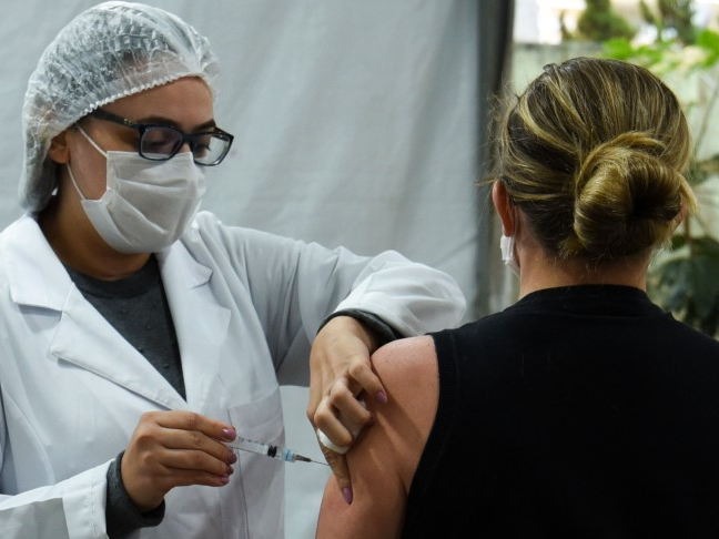 Vacinação é retomada em São Paulo, nesta quarta (23), após a chegada de um lote com 210 mil doses Foto: Edson Hatakeyama/Secretaria Municipal de Saúde de SP