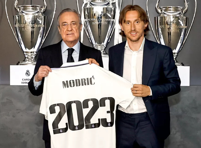 Real Madrid anuncia renovação contratual com Modrić até 2023 Real Madrid/Reprodução