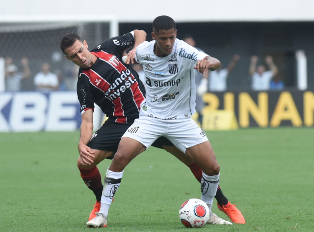 De baixo de muita chuva, Santos perdeu para o Botafogo-SP Twitter / Santos FC