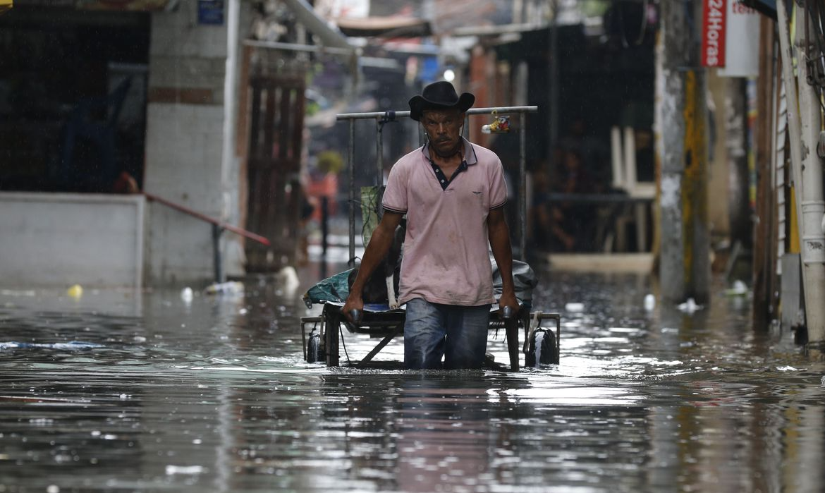 Temporais provocaram alagamentos em diversos pontos da cidade Fernando Frazão/Agência Brasil