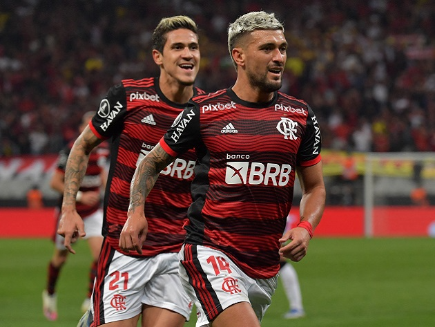 Flamengo vence Corinthians fora de casa e abre boa vantagem na Libertadores