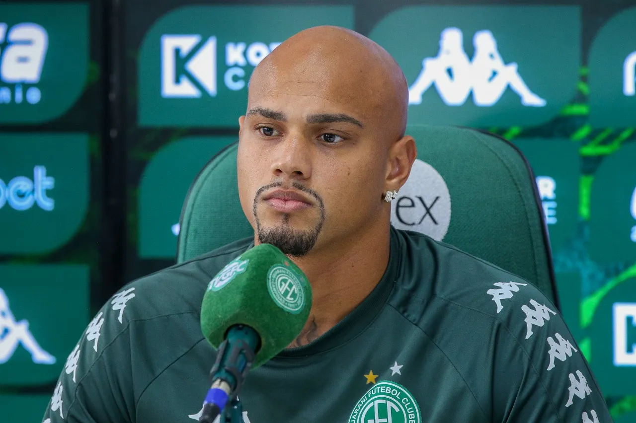 Nicolas Careca disputa a titularidade