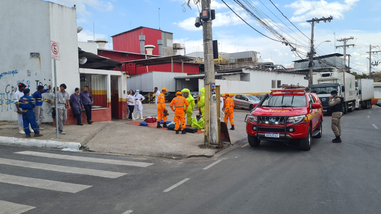 Trabalhadores precisaram receber atendimento médico Reprodução