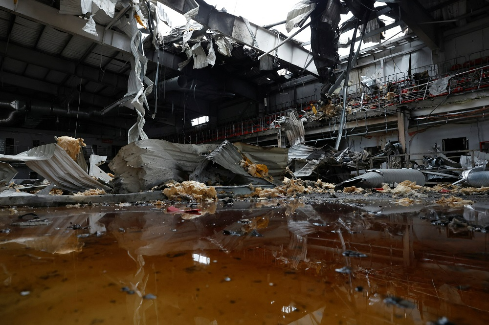 Ataque destruiu o ginásio em Druzhkivka Clodagh Kilcoyne/Reuters