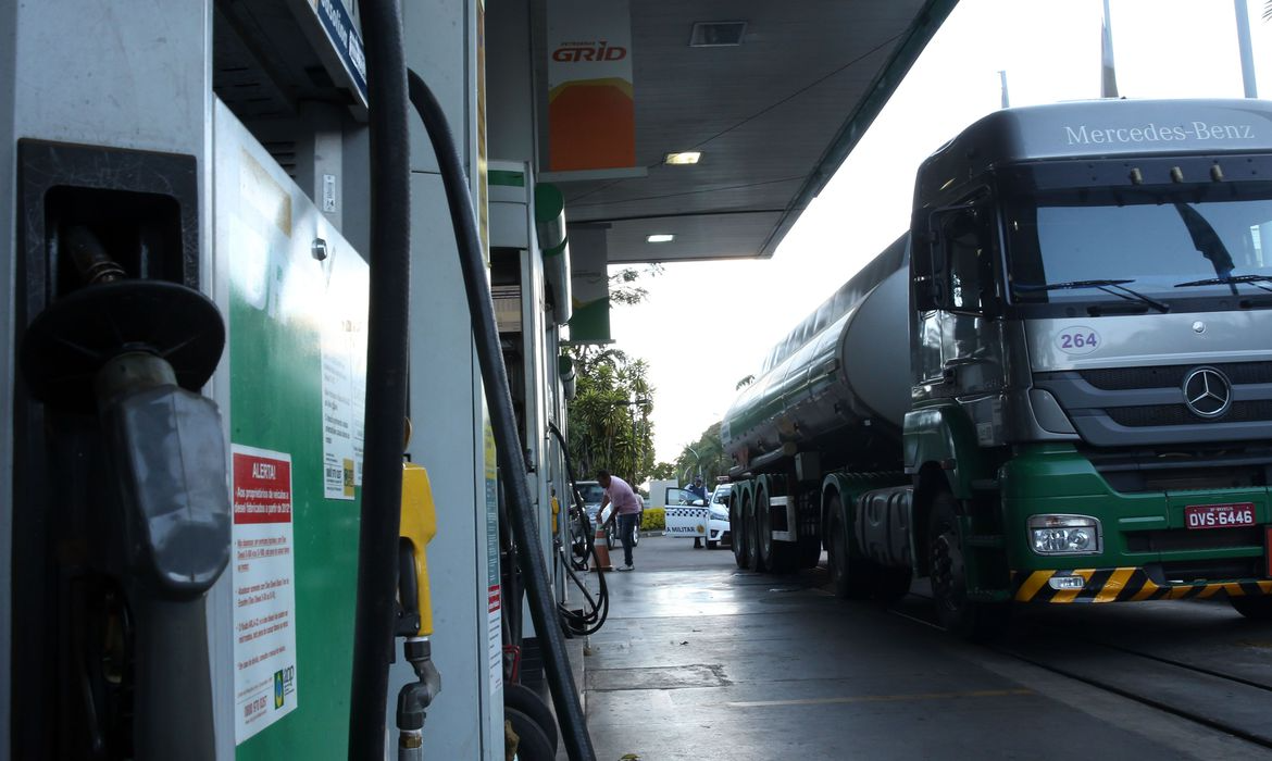 Aumento no diesel já está valendo; caminhoneiros abandonam determinadas rotas Foto: Agência Brasil 