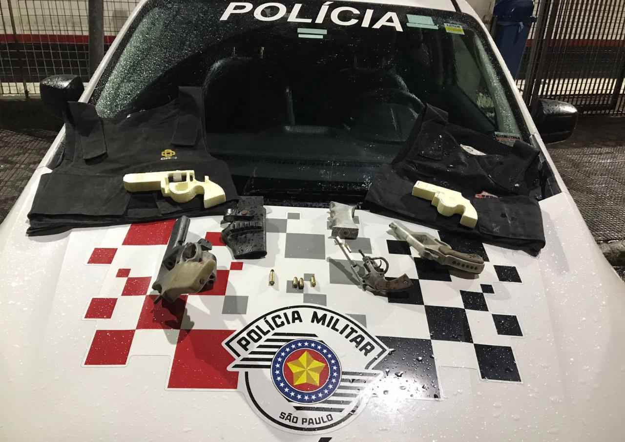 PM descobre fábrica de armas e prende homem de 27 anos, em Taubaté  Divulgação/Polícia Militar