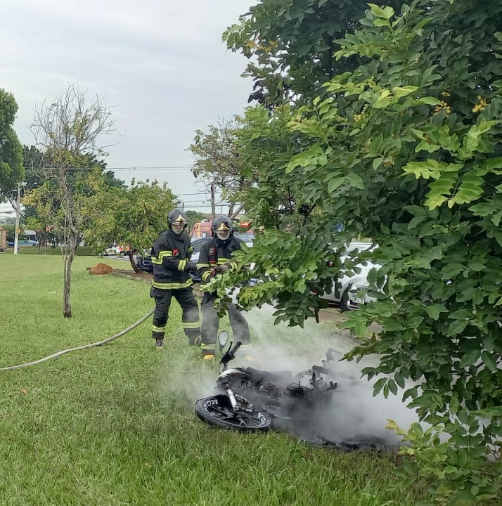 Ainda não se sabe o motivo que levou ao fogo no veículo Diculgação