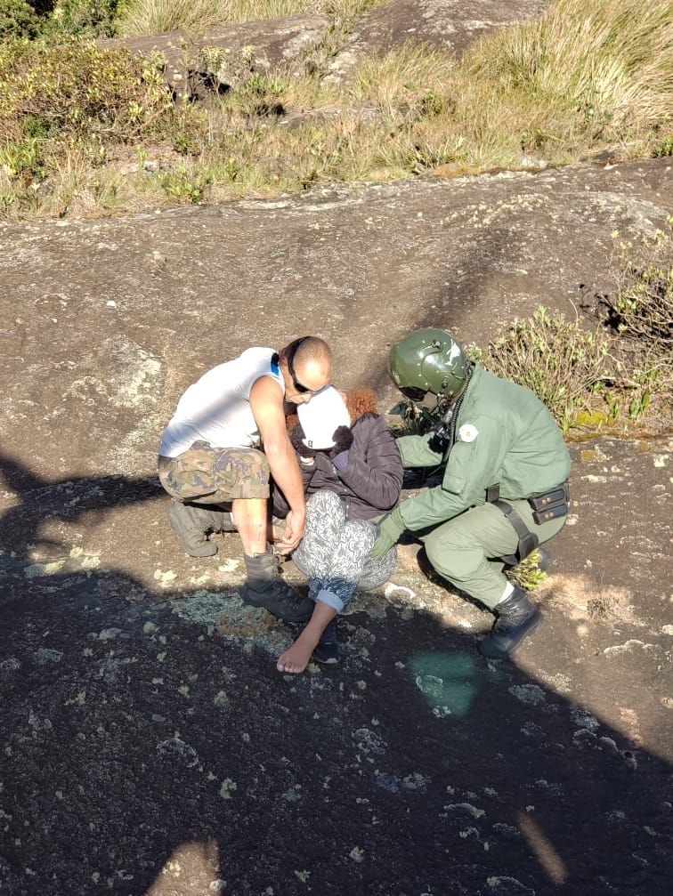 Mulher é resgata no Pico dos Marins, após se lesionar durante trilha