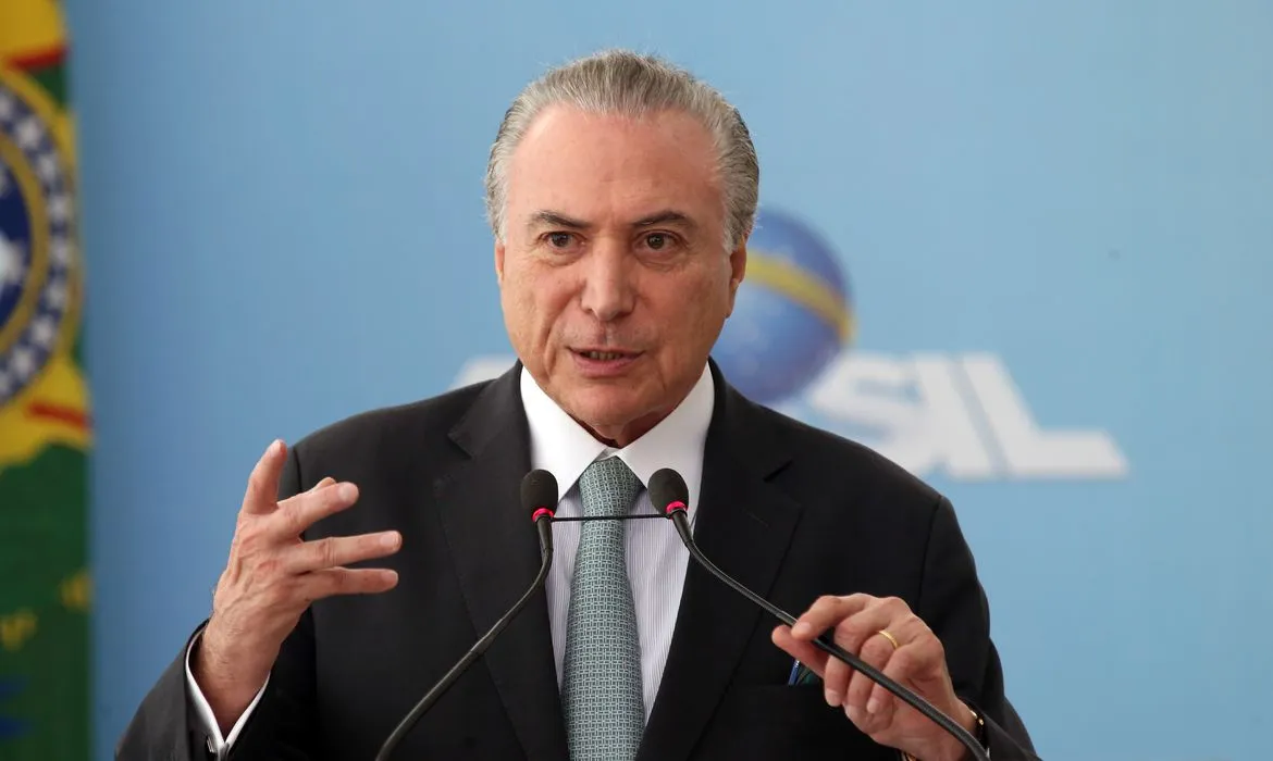 Temer aconselha Bolsonaro a revogar decisão sobre Daniel Silveira