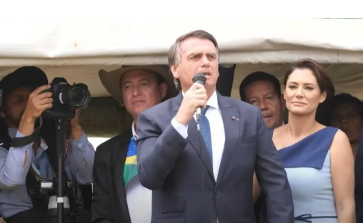 Bolsonaro discursa em Brasília Reprodução