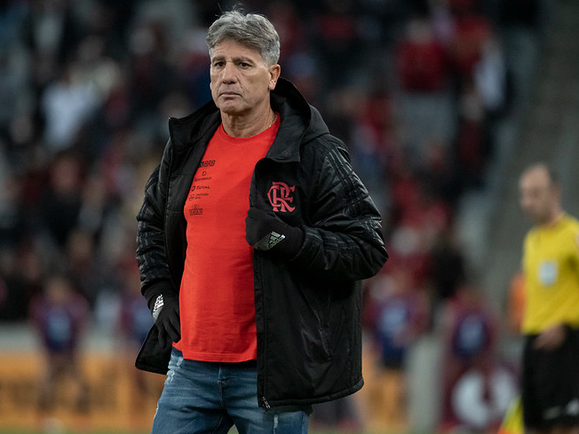 Renato Gaúcho durante jogo do Flamengo: clube tem reclamado por ceder jogadores importantes para a Seleção
