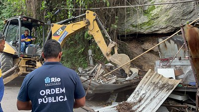 Prefeitura demole 10 construções irregulares em Copacabana Divulgação/Prefeitura do Rio