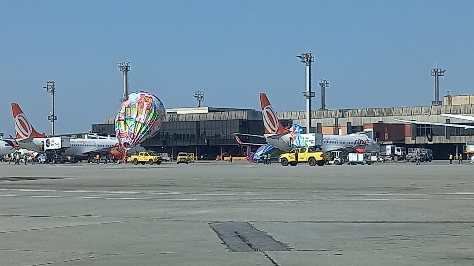 Balão caiu no pátio da concessionária GRU Airport Foto: Reprodução/ Rádio BandNews FM