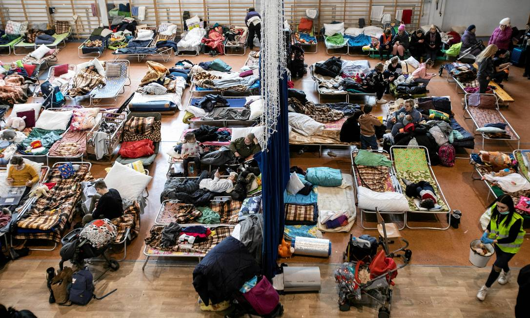 Estimativa é que mais de 4 milhões de pessoas deixem a Ucrânia Foto: Reuters 