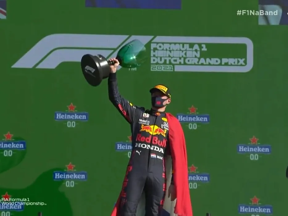 Max Verstappen comemora vitória no GP da Holanda de 2021
