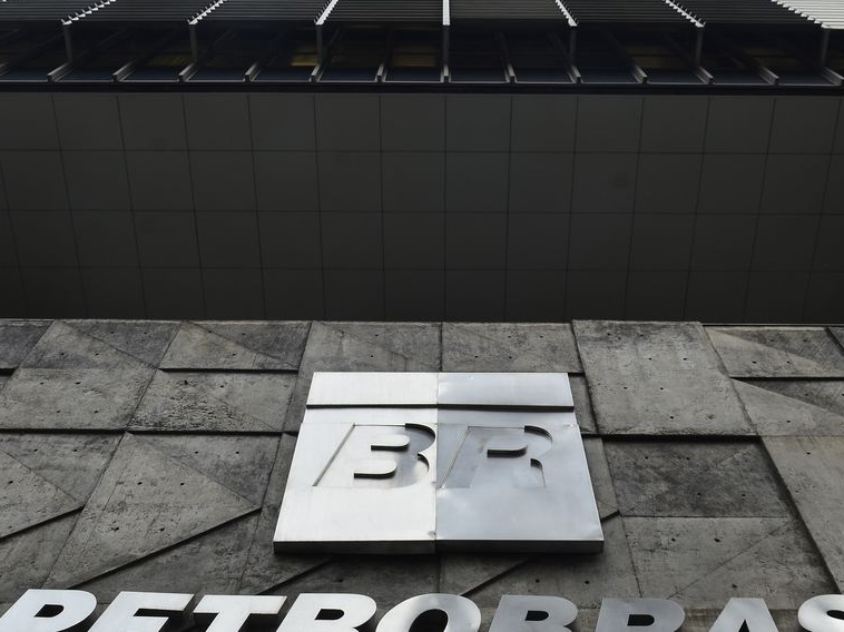 Petrobras anuncia novo reajuste na gasolina e no gás de cozinha