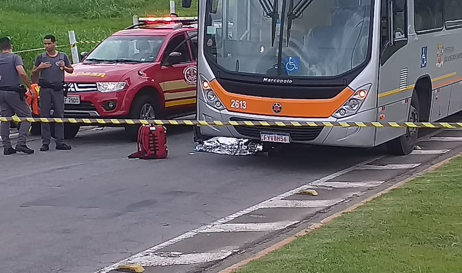 Criança de quatro anos morre atropelada por ônibus em São José dos Campos