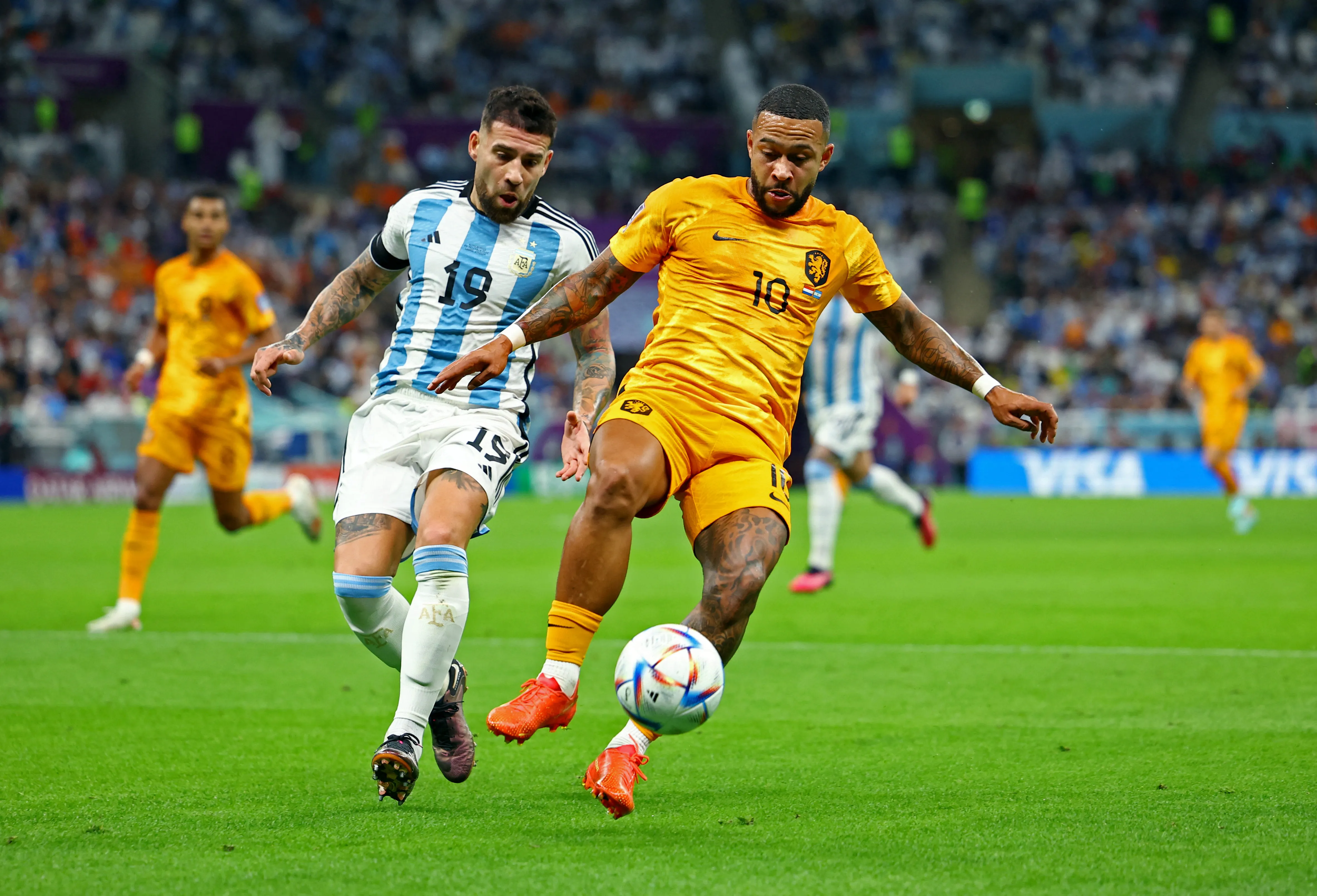 Em jogo dramático, Argentina sofre empate da Holanda, mas