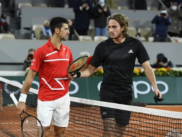 Tsitsipas: "Maioria dos tenistas respeita escolha de Djokovic sobre vacinação"