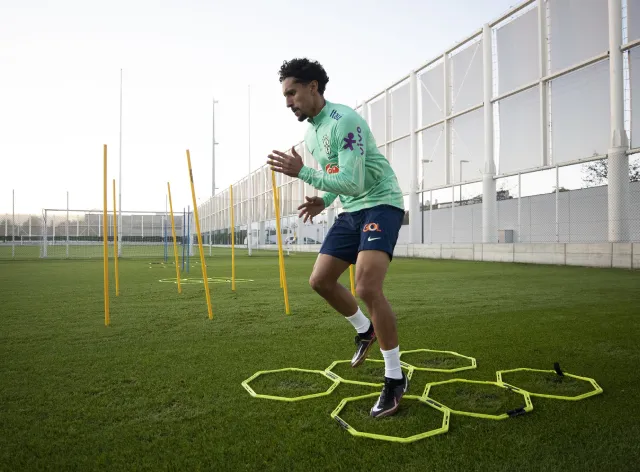 Marquinhos no treino da Seleção Brasileira em Turim