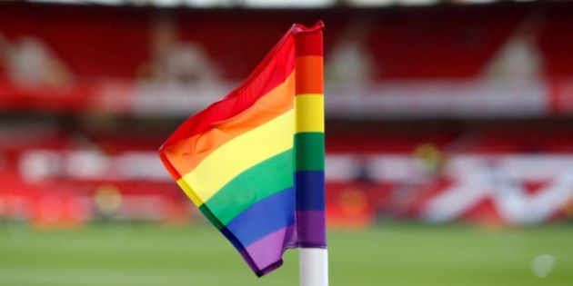 Clubes tropeçam no dia contra a homofobia