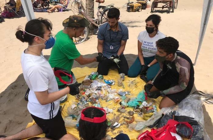 Mutirão retira mais de 100 quilos de lixo de praias do Rio 