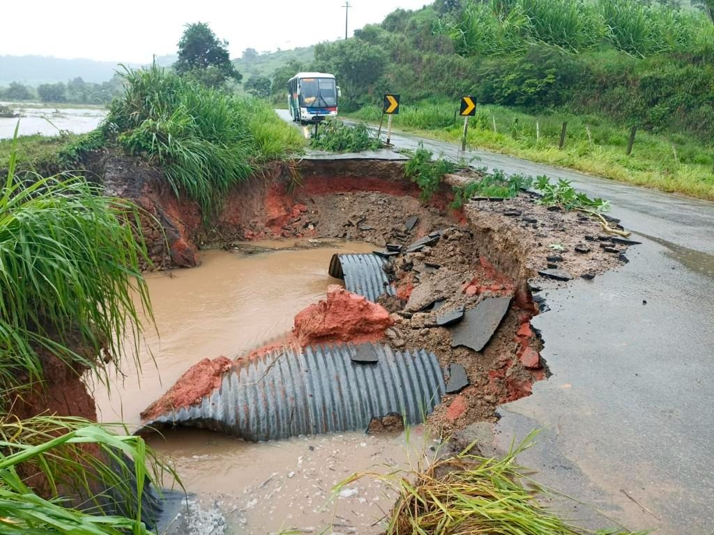 Chuvas vêm causando prejuízos em Minas DER MG/Reprodução