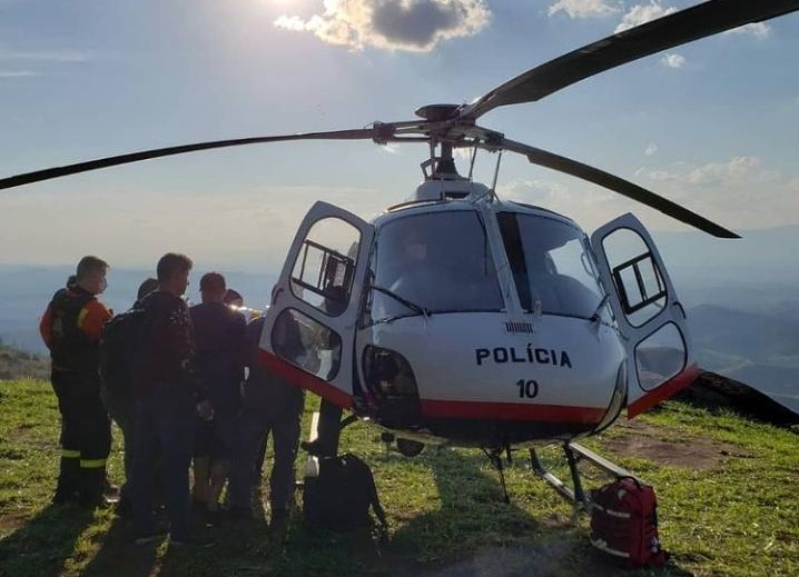 Queda de paraglider mobiliza bombeiros e PM em Cachoeira Paulista  Divulgação/Polícia Militar