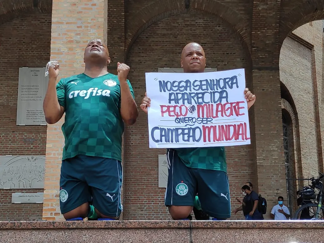 Torcedores do Palmeiras levam cartaz ao Santuário de Nossa Senhora Aparecida: "Quero ser campeão mundial"