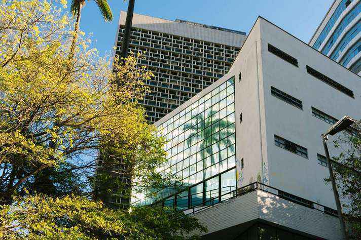 Aula é cancelada após professor se recusar a usar máscara na UFMG