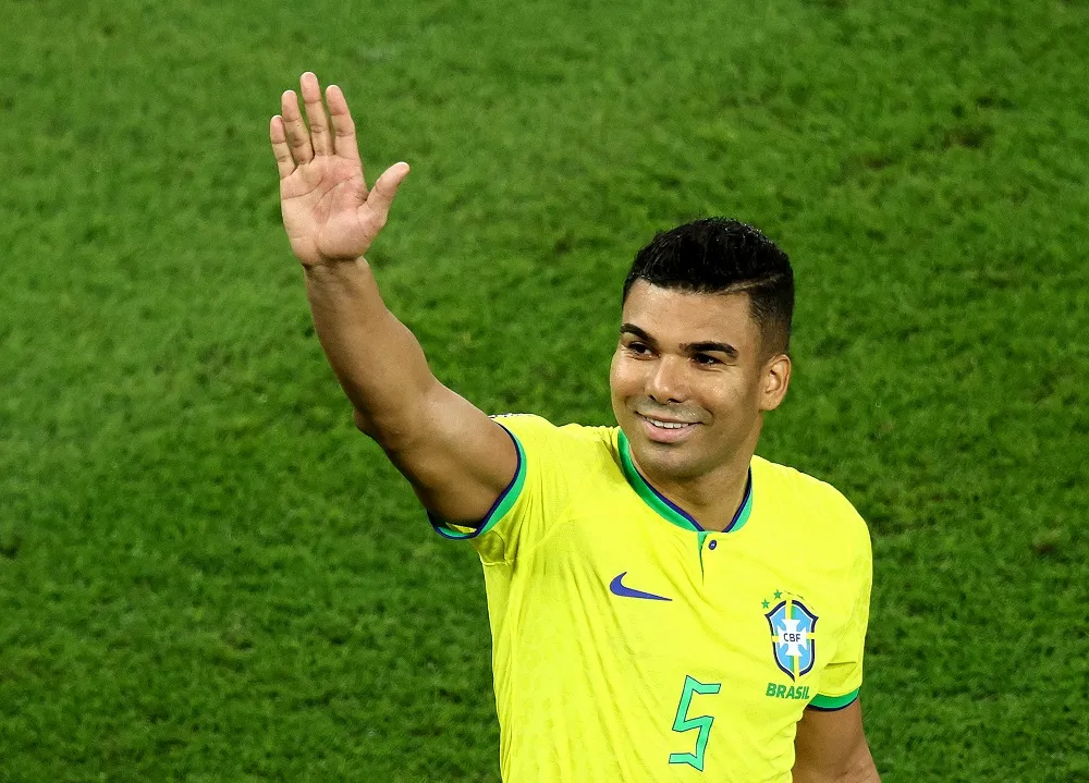 Casemiro comemora após a partida contra a Suíça