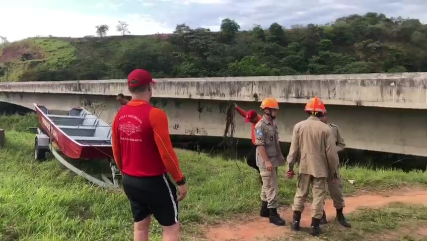 Bombeiros encontraram e identificaram o corpo do perito criminal no Rio Guandu Reprodução/TV Bandeirantes