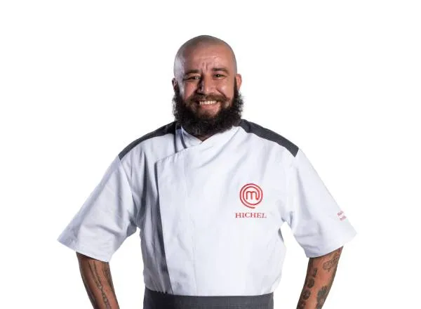 Hichel é coordenador gastronômico de alguns restaurantes e dono de um food truck