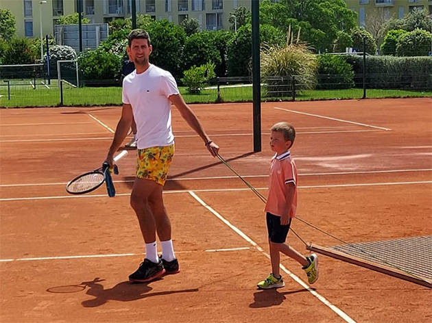 Djokovic destaca interesse do filho pelo tênis: “Ele gosta muito de jogar”