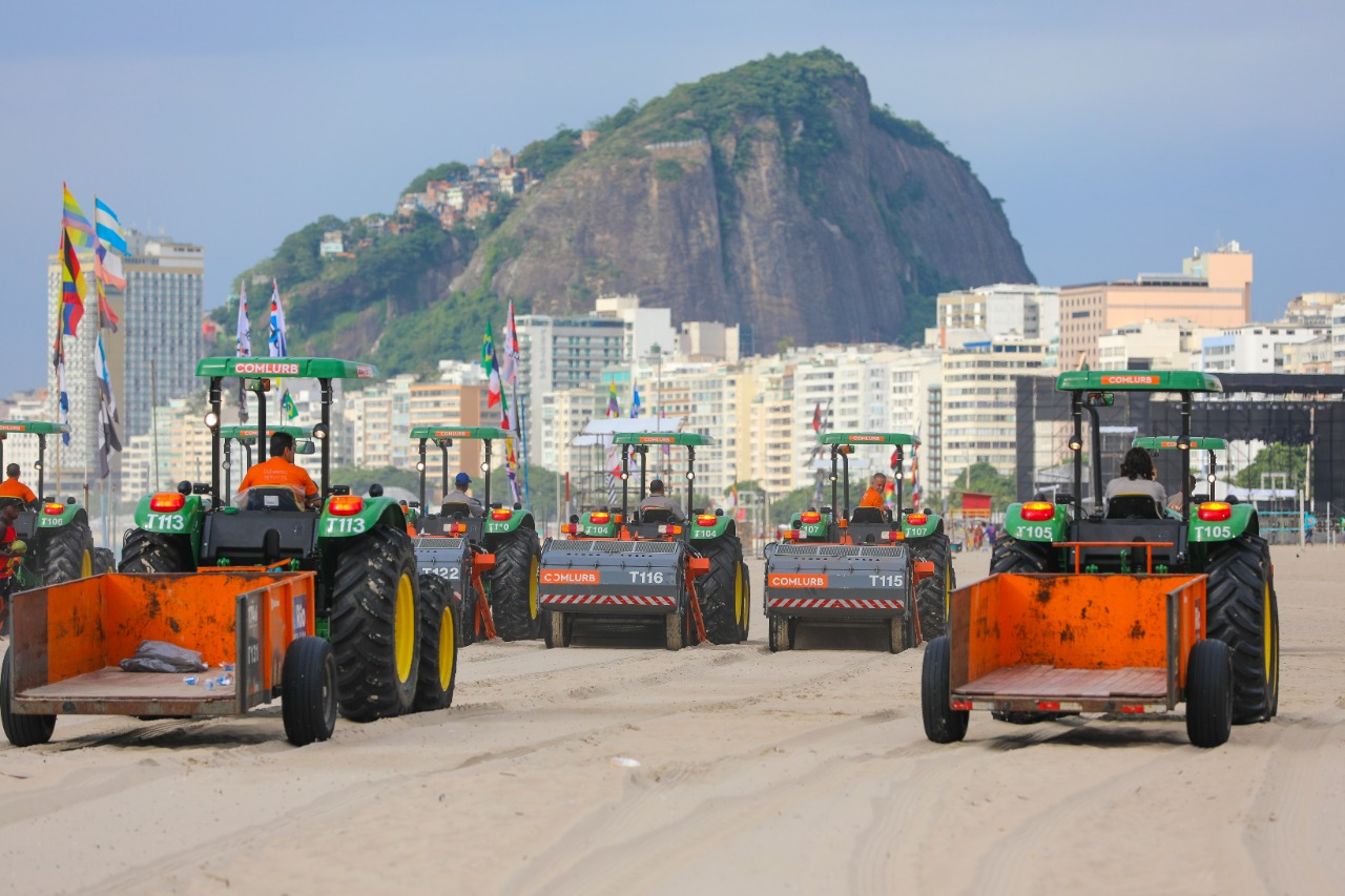 Novos tratores vão garantir agilidade na higienização das areias e da orla Marcelo Piu/Prefeitura do Rio