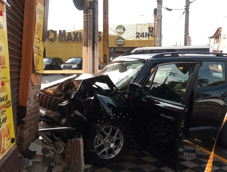 Ocorrência foi registrada na Avenida Avareí  Misael/Ouvinte Stereo Vale FM