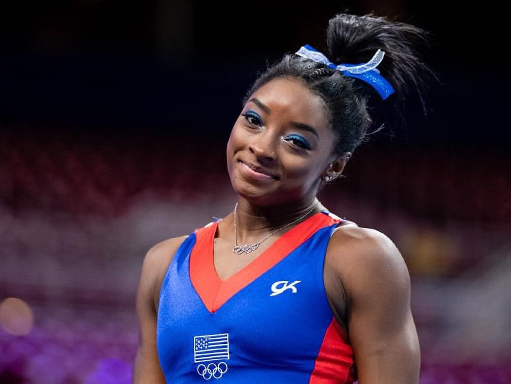 Simone Biles desistiu de diferentes finais na ginástica por problemas psicológicos. Atleta, no entanto, confirmou participação na final da trave. Foto: Reprodução/Twitter