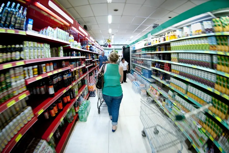 Inflação de abril é impulsionada por setor de alimentos e bebidas 
