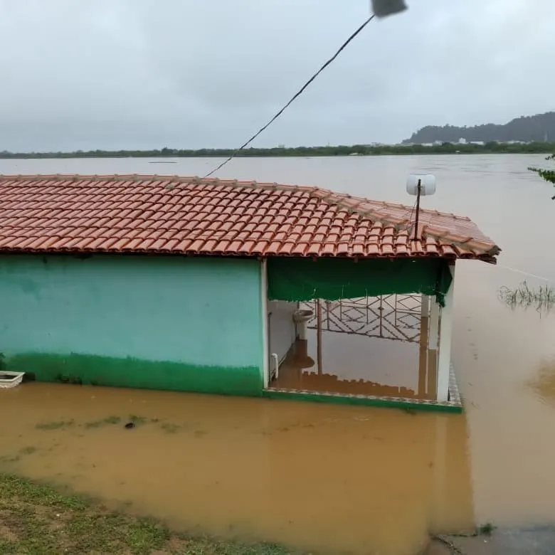 Número de atingidos pelas enchentes na Bahia sobe para 661 mil