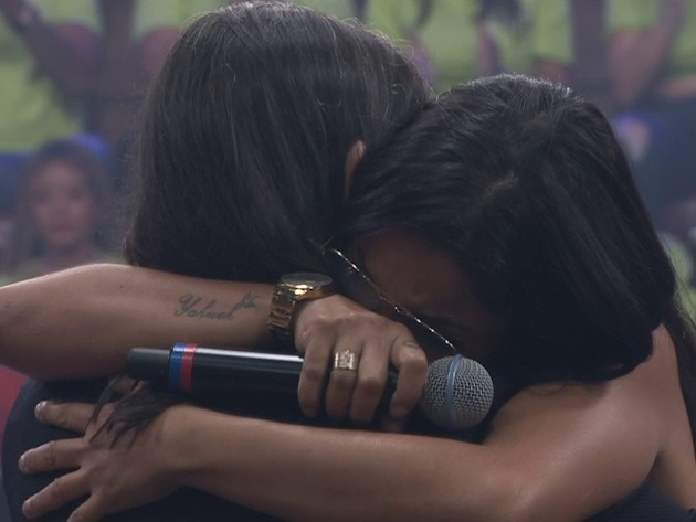 Encontro emocionante de mãe e filha acontece no palco do Faustão Na Band Reprodução/Faustão Na Band