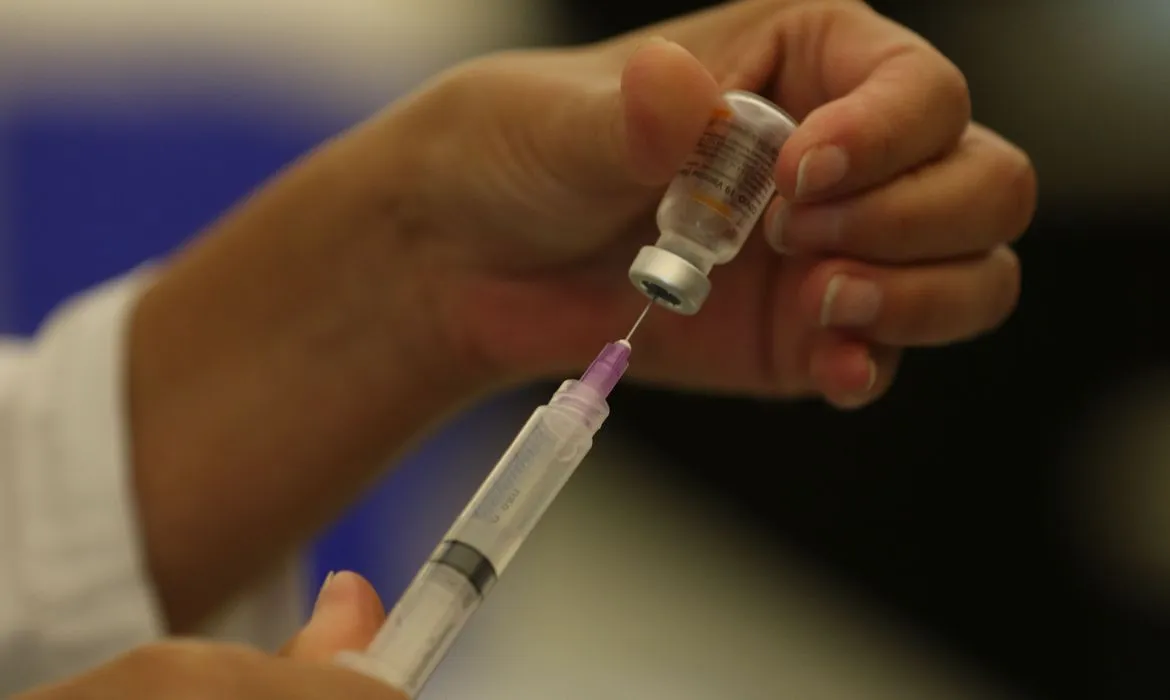 No total, 4,5 milhões de pessoas no Estado devem se vacinar