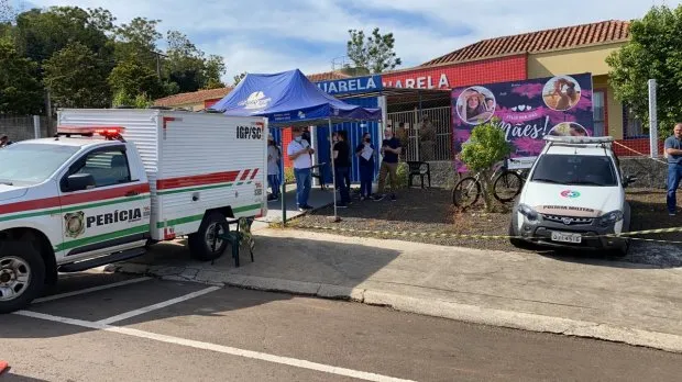 Filho de uma das professoras que salvou as crianças estava na escola de SC